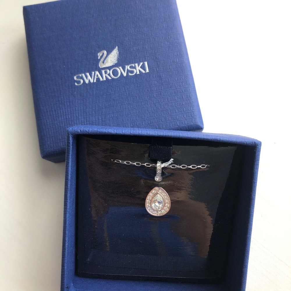Swarovski teardrop pendant necklace